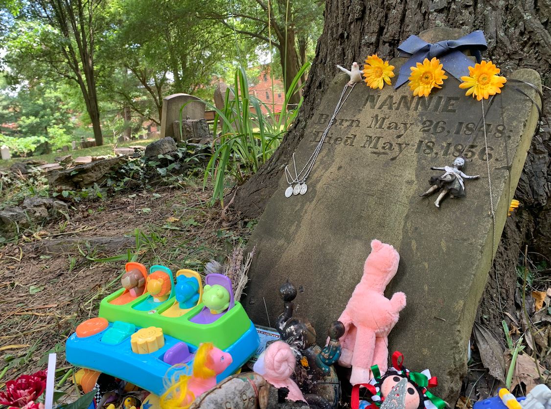 Photo of Nannie's gravestone